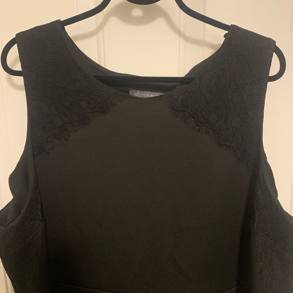 Black Peplum Top w/ Lace Appliqué 4X Additionelle - Picture 5 of 9